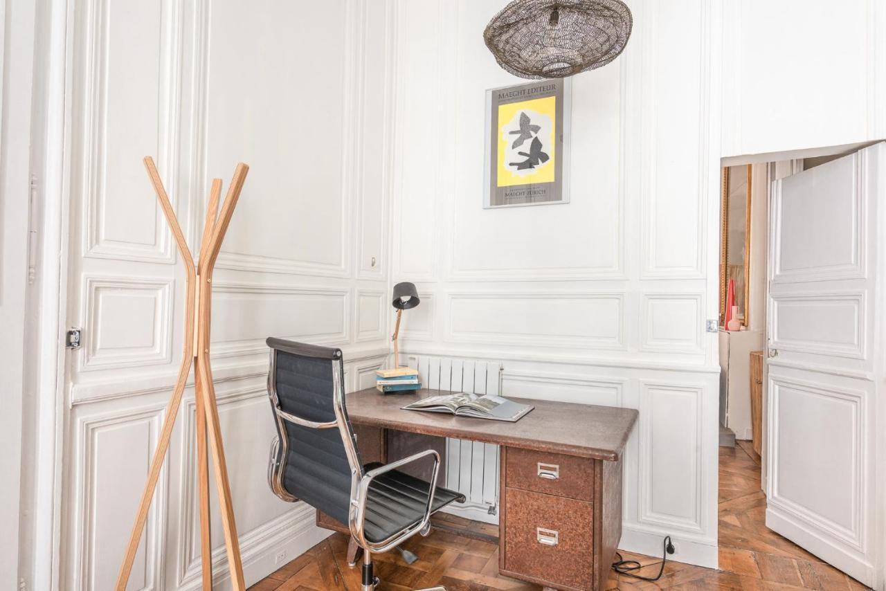 Outstanding Parisian Flat In Heart Of Paris Center Exterior foto